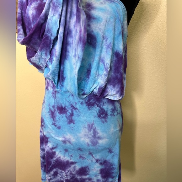 Crimson Ivy One Shoulder Tie Die Dress - Picture 2 of 7